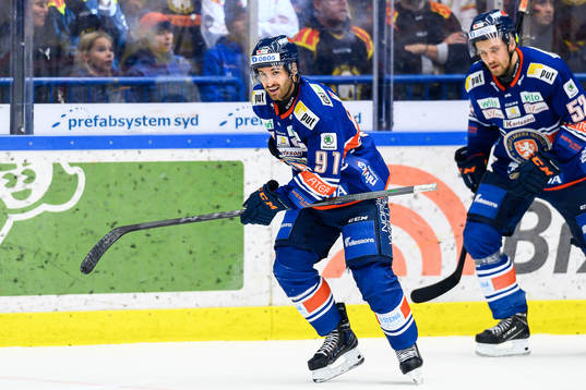 Växjös Andrew Calof jublar