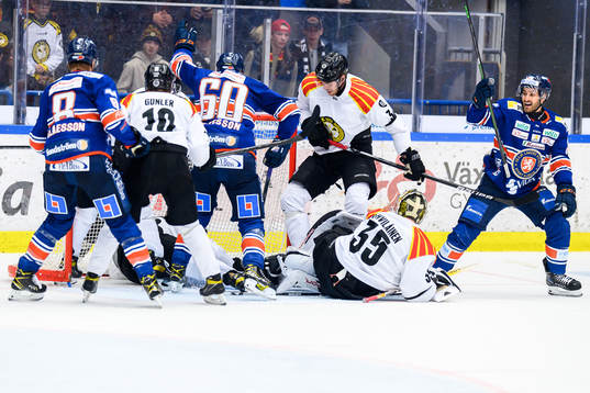 Växjös Andrew Calof gör mål 1-0 och jublar vid en