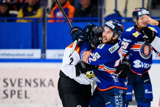 Brynäs Kristofer Berglund och Växjös Tobias Rieder