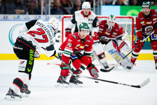 Frölundas Jens Olsson försöker täcka skott från Malmö