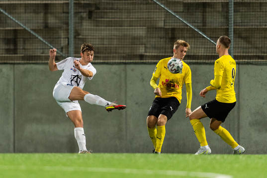 IFK Malmös Emil Jönsson skjuter in 1-1 målet