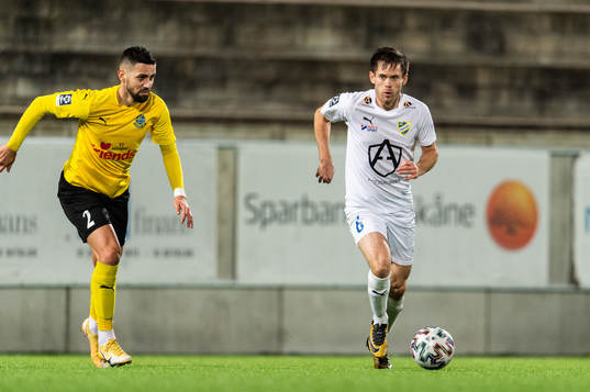 Lunds Bozidar Velickovic jagar IFK Malmös André Strandberg