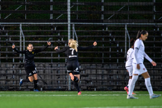 Umeås Elise Johansson jublar efter 0-1