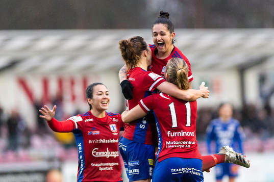 Vittsjös Clara Markstedt, Fernanda Da Silva, Tove Almqvist jublar