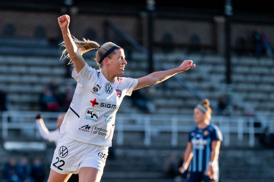 Rosengårds Olivia Schough jublar efter 0-1