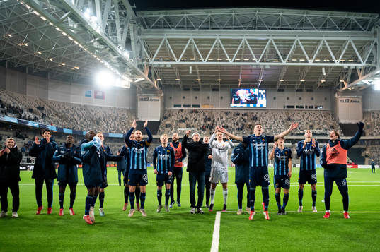 Djurgårdens spelare tackar publiken
