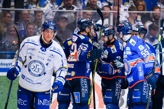 Växjös Tobias Rieder jublar