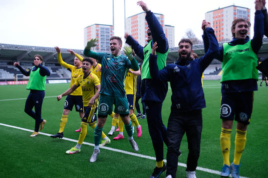 Ängelholm firar avancemanget till Division 1