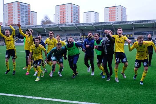 Ängelholm firar avancemanget till Division 1