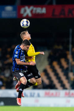 Sirius Edi Sylisufaj och Mjällbys Elias Andersson