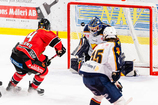 Luleås Jonas Berglund gör 5-0 på Djurgårdens målvakt
