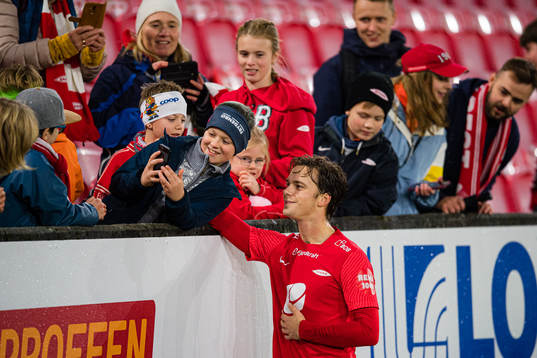 Felix Horn Myhre of Brann taking a salfie with a fan after the Eliteserien match between Brann and rosenborg on November 6, 2021 in Bergen.
