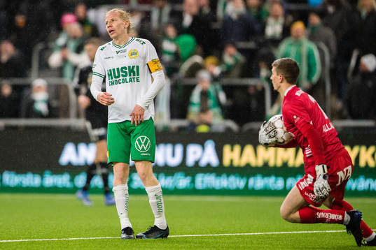 Hammarbys Gustav Ludwigson och Örebros målvakt Bobby