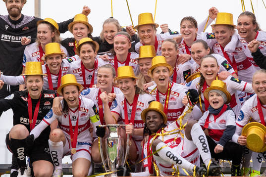 Players of Sandviken with trophy