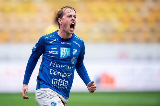 Norrbys Robin Strömberg jublar efter 1-1