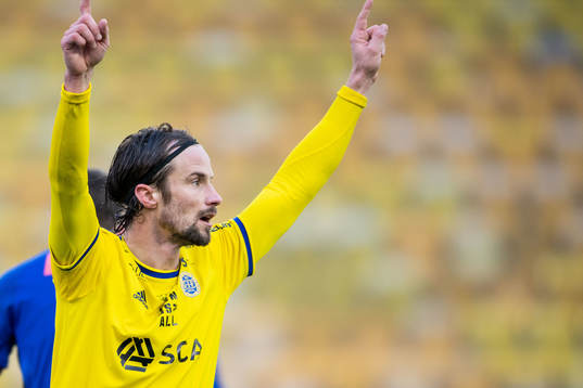 Sundsvalls Linus Hallenius jublar