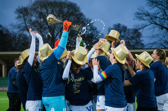 Bla gjennom flere bilder av Fotboll, F19, SM-final, Brommapojkarna - Umeå IK