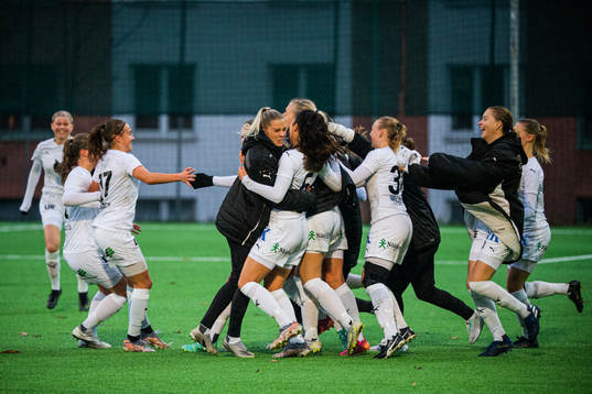 Umeås spelare jublar