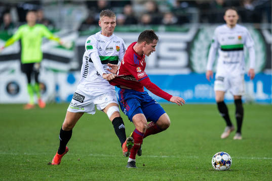 GAIS Joackim Åberg och Östers Alex Thor Hauksson