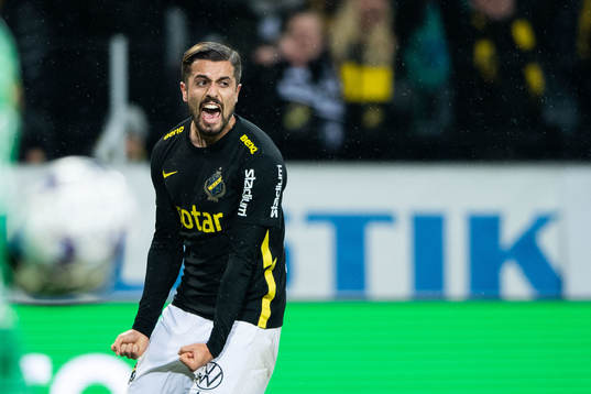 s Zack Elbouzedi jublar