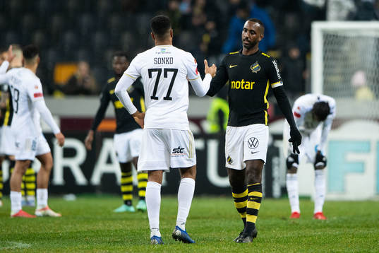 s Henok Goitom under fotbollsmatchen i Allsvenskan mellan AIK och Östersund den 7 november 2021 i Stockholm. 