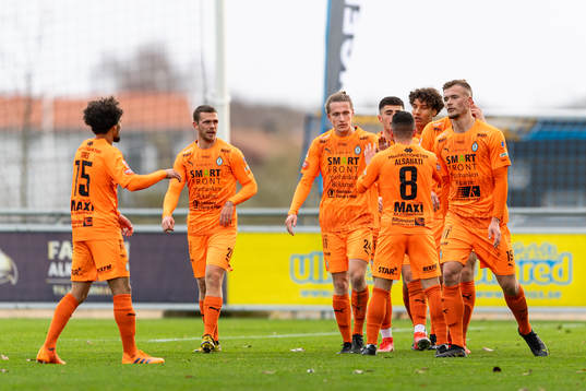 AFC Eskilstunas Viktor Götesson jublar med laget efter 0-1