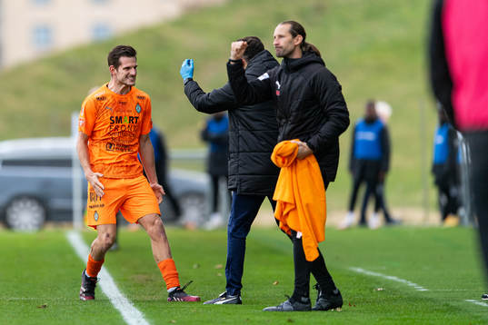 AFC Eskilstunas Ashley Mark Coffey jublar efter 0-2