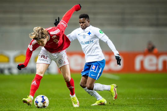 Kalmars Oliver Berg och IFK Norrköpings Abdulrazaq Ishaq