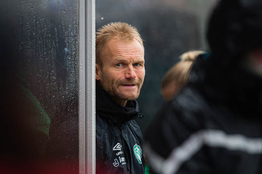 Nick Loftus, head coach of Klepp, ahead of the Toppserien football match between Sandviken and Klepp on November 7, 2021 in Bergen.