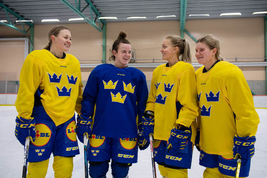 Brynäs Josefin Bouveng, Emma Muren, Mina Waxin och Maja