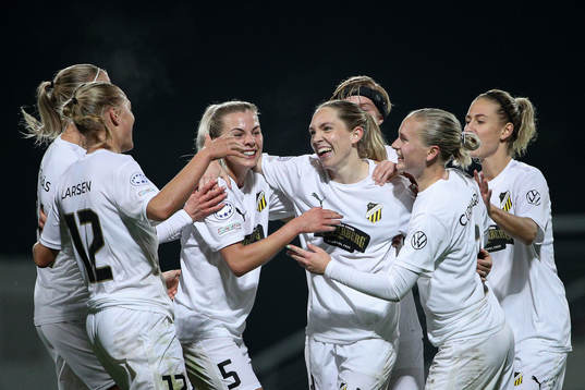 Elin Rubensson of Häcken celebrates the 0-1 goal
