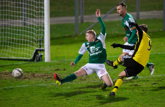  IFK Hässleholm Max Sandberg nära göra mål  i matchen i division 2 mellan Hässleholms IF och IFK Hässleholm i Hässleholm 14 november 2021.