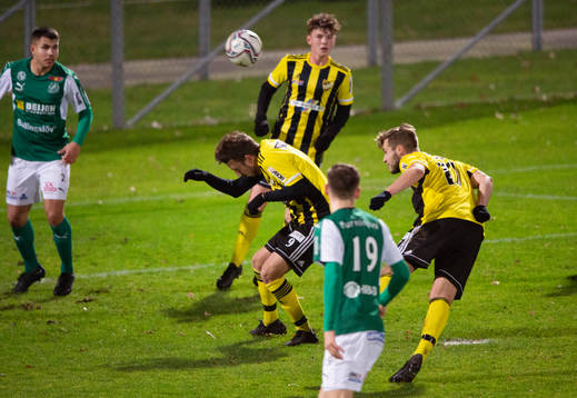  IFK Hässleholm Marcus Thuvesson nära göra mål  i matchen i division 2 mellan Hässleholms IF och IFK Hässleholm i Hässleholm 14 november 2021.