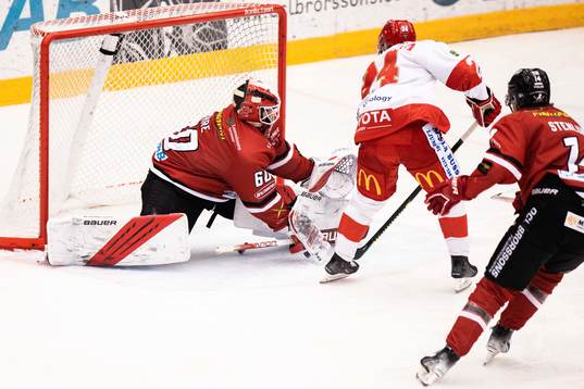 Troja/Ljungbys Joakim Hillding gör 0-1 bakom Vita Hästens