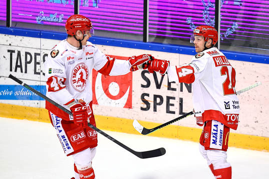 Troja/Ljungbys Julius Vähätalo och Joakim Hillding jublar