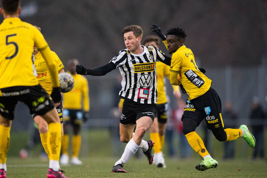 Landskronas Filip Olsson och Elfsborgs Prince Isaac Kouame