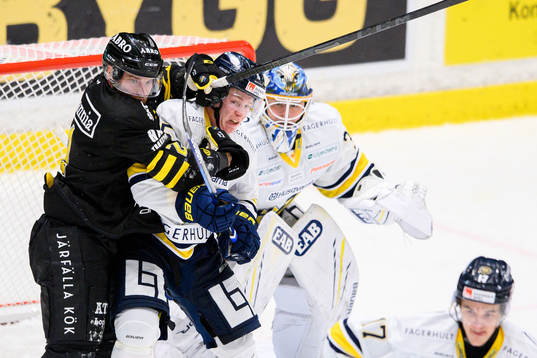 s Christian Sandberg och HV71:s Victor Sjöholm