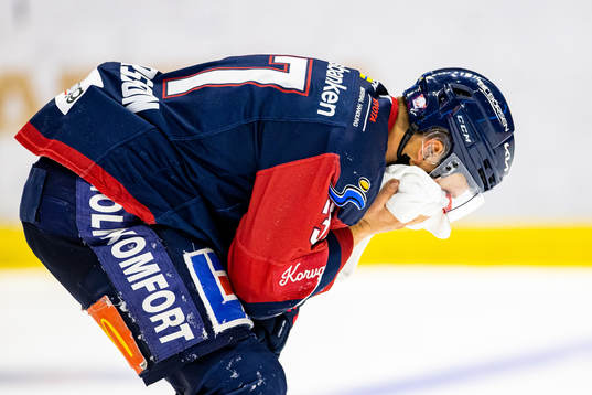 Linköpings Jesper Pettersson med en handduk