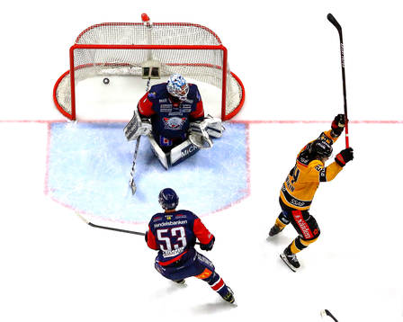 Mål 3-2 av Luleås Brendan Shinnimin förbi Linköpings