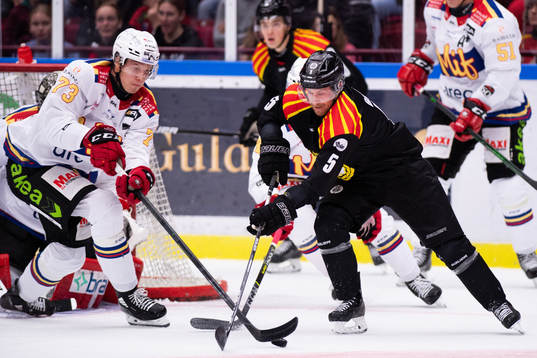 Malmö Redhawks Adam Ollas Mattsson och Brynäs Chay Genoway