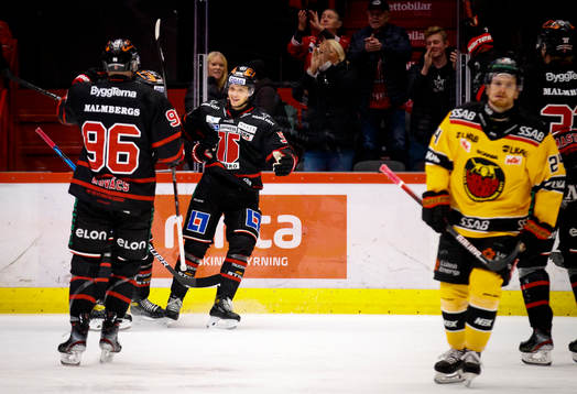 Örebros Kristian Näkyvä jublar med Robin Kovacs