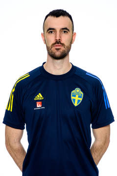 Analytiker Robin Blommé i F15-landslaget poserar för porträtt den 20 november 2021 i Stockholm. 