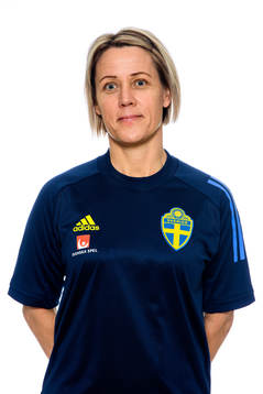 Målvaktstränare Maria Busk Madland i F15-landslaget poserar för porträtt den 20 november 2021 i Stockholm. 