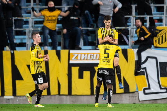 Häckens Alexander Jeremejeff jublar