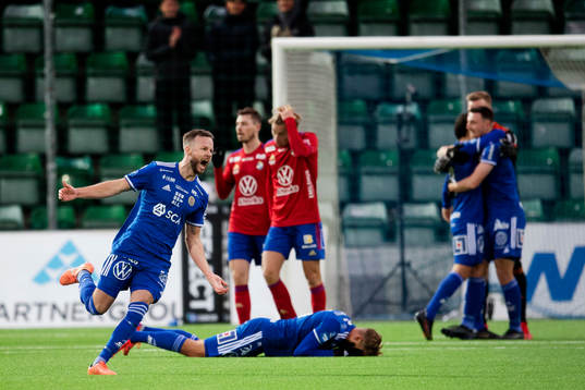 Sundsvalls Robert Lundström jublar vid slutsignal av