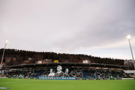TIFO med Leif Forsberg, Emil Forsberg och Lennart Forsberg innan fotbollsmatchen i Superettan mellan GIF Sundsvall och Öster den 20 november 2021 i Sundsvall. 