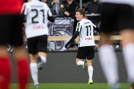 Landskronas Filip Olsson jublar efter sitt 1-0 mål