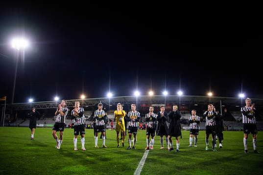 Landskronas spelare tackar publiken