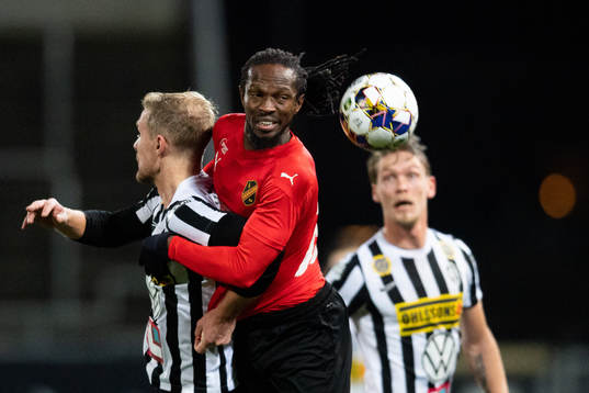 Vasalunds Kebba Ceesay och Landskronas Linus Olsson