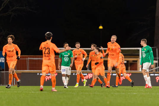 Spelare ur Eskilstuna jublar